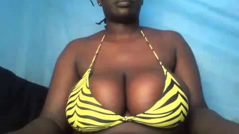 Snapshot of titswt chatting on December 19, 2:45 am titswt online show from December 19, 2:45 am