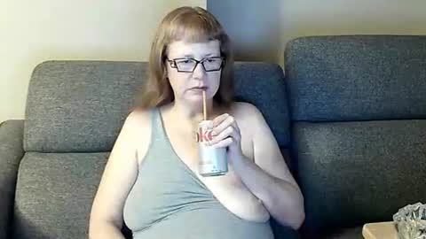 Snapshot of tittylandqc chatting on February 16, 3:02 am tittylandqc online show from February 16, 3:02 am