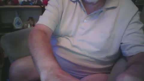 Snapshot of tittyloverr69 chatting on December 10, 7:37 am tittyloverr69 online show from December 10, 7:37 am