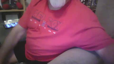 Snapshot of tittyloverr69 chatting on December 18, 7:26 am tittyloverr69 online show from December 18, 7:26 am