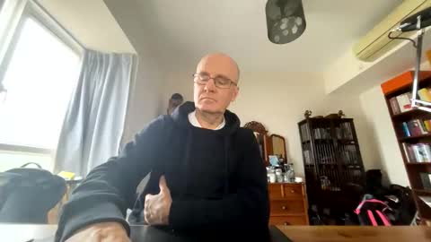 Snapshot of tksnoopy7 chatting on February 8, 2:15 am TKSnoopy online show from February 8, 2:15 am