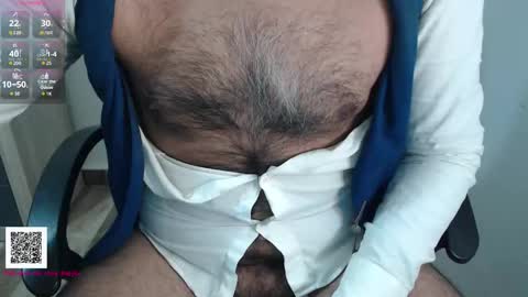 Snapshot of toaster1993 chatting on December 15, 5:17 pm Leonel online show from December 15, 5:17 pm