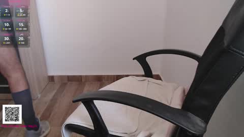 Snapshot of toaster1993 chatting on February 12, 8:31 am Leonel online show from February 12, 8:31 am