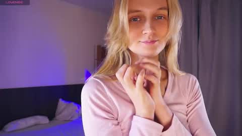 Mary online show from November 4, 6:01 am