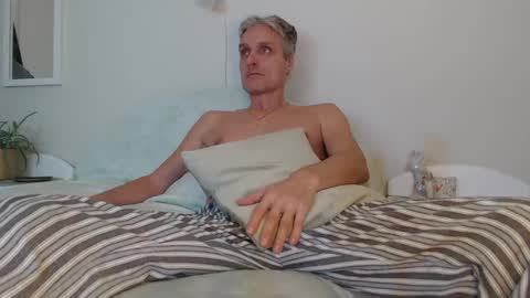 Snapshot of toffmen chatting on December 8, 3:13 pm Daniel Bisexual uncut 20cm online show from December 8, 3:13 pm