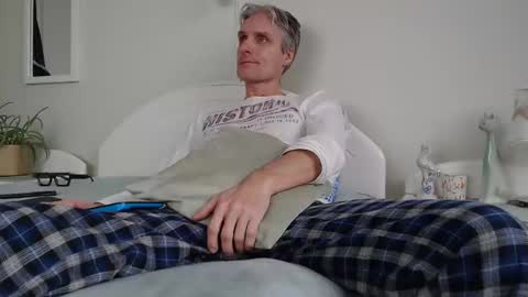 Snapshot of toffmen chatting on December 26, 9:01 am Daniel Bisexual uncut 20cm online show from December 26, 9:01 am