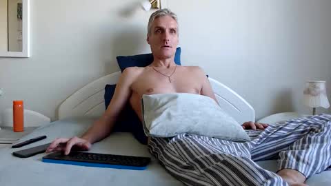 Snapshot of toffmen chatting on October 11, 6:45 am Daniel Bisexual uncut 20cm online show from October 11, 6:45 am