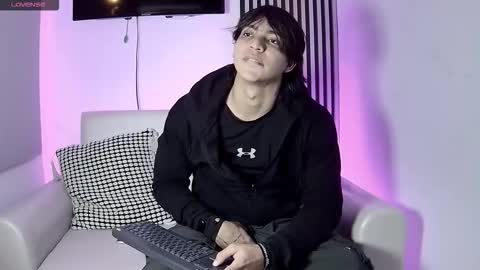 toji lee online show from November 6, 12:55 am