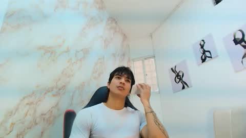 toji lee online show from December 14, 8:24 pm