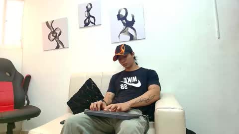 toji lee online show from December 21, 8:27 pm