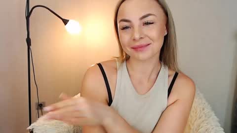 tokens_are_sexy online show from December 6, 1:00 pm