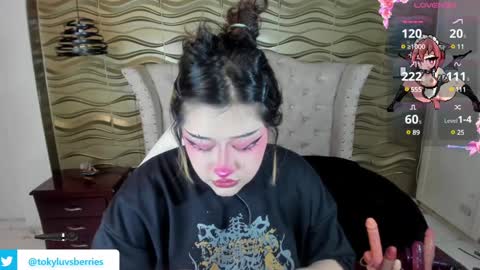 Snapshot of toky_doll chatting on December 9, 8:33 pm toky online show from December 9, 8:33 pm
