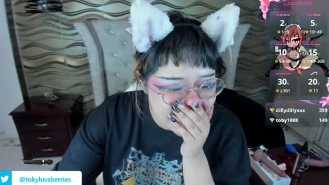 Snapshot of toky_doll chatting on December 9, 11:34 pm toky online show from December 9, 11:34 pm