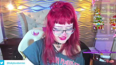 Snapshot of toky_doll chatting on December 18, 10:24 pm toky online show from December 18, 10:24 pm