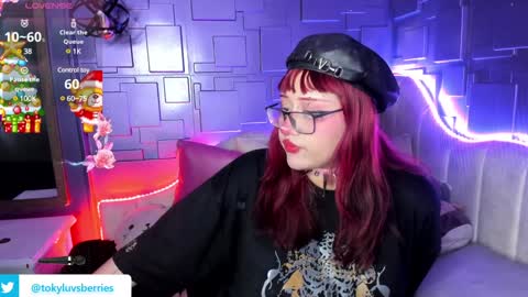 Snapshot of toky_doll chatting on December 30, 12:00 am toky online show from December 30, 12:00 am