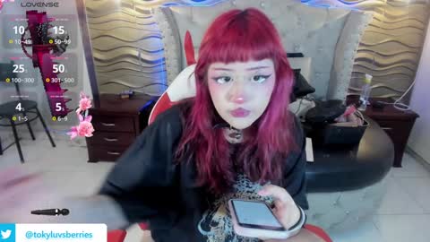 Snapshot of toky_doll chatting on January 7, 7:49 pm toky online show from January 7, 7:49 pm