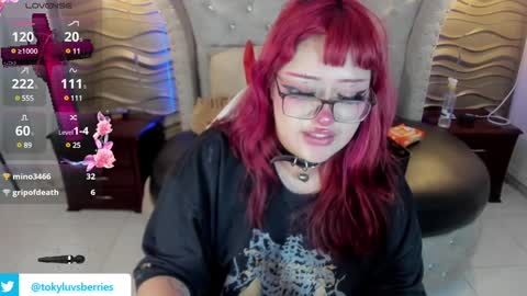 Snapshot of toky_doll chatting on January 8, 1:53 am toky online show from January 8, 1:53 am