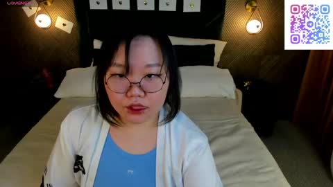 Snapshot of tokyodreamss chatting on April 22, 9:33 am tokyodreamss online show from April 22, 9:33 am