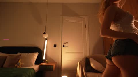 Snapshot of tollysage chatting on October 20, 8:09 pm Sage. TG channel online show from October 20, 8:09 pm