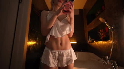 Snapshot of tollysage chatting on November 6, 8:21 pm Sage. TG channel online show from November 6, 8:21 pm