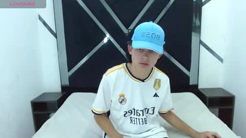 tom_0002 online show from October 25, 7:41 pm