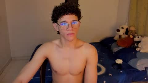 Snapshot of tom_blue10 chatting on October 22, 10:59 am Tom Blue online show from October 22, 10:59 am