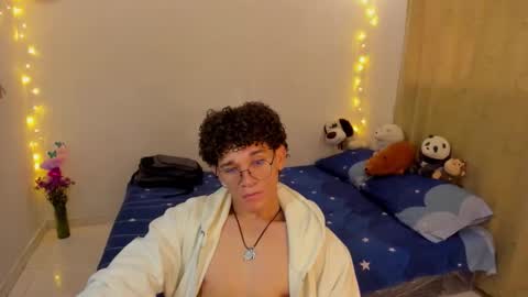 Snapshot of tom_blue10 chatting on November 14, 3:44 pm Tom Blue online show from November 14, 3:44 pm