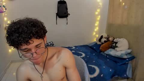 Tom Blue online show from December 4, 5:10 pm