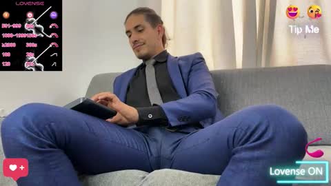 Snapshot of tom_blunt96 chatting on February 11, 5:07 pm TOM online show from February 11, 5:07 pm