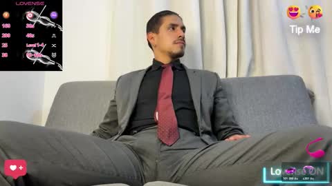 Snapshot of tom_blunt96 chatting on February 21, 10:05 am TOM online show from February 21, 10:05 am