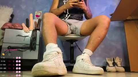 Tom online show from April 15, 1:40 pm