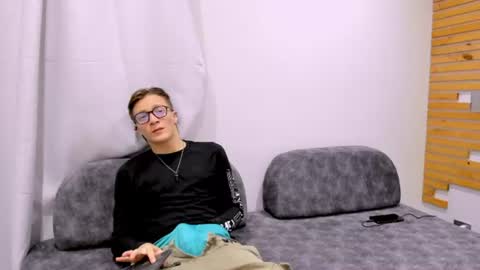 Tom online show from June 19, 6:34 pm