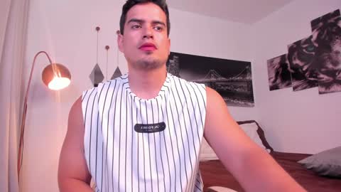 Snapshot of tom_mckleein chatting on December 30, 3:24 pm TOM MCKLEEIN instagram online show from December 30, 3:24 pm