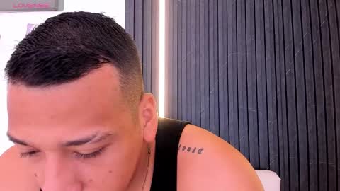 Tom muscle1 online show from October 10, 11:53 am