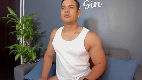 Tom Sin online show from December 16, 9:31 pm