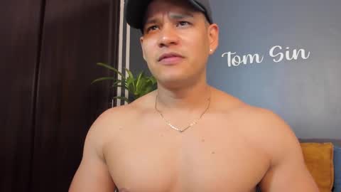 Tom Sin online show from February 10, 9:58 pm
