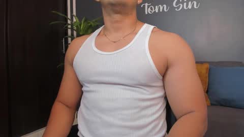 Tom Sin online show from February 13, 7:10 pm