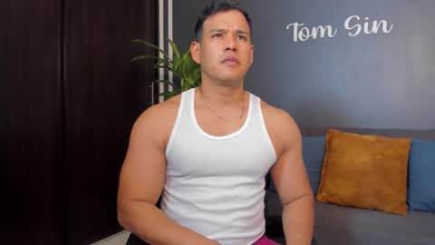 Tom Sin online show from March 7, 6:54 pm