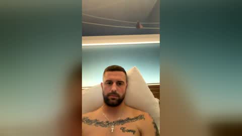 tom_uk1 online show from March 23, 9:41 pm