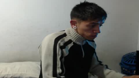 tomas_turbado_ online show from April 7, 6:36 am