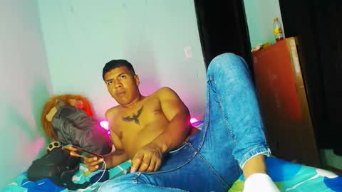 Snapshot of tomasandgero chatting on February 10, 11:31 pm SANTY online show from February 10, 11:31 pm