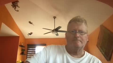 Hola online show from April 28, 3:28 pm