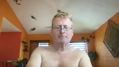 Snapshot of tomascausa chatting on June 12, 8:41 pm Hola online show from June 12, 8:41 pm