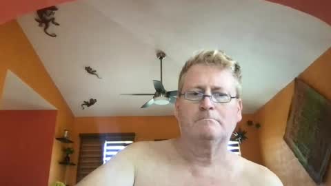 Snapshot of tomascausa chatting on June 18, 9:08 pm Hola online show from June 18, 9:08 pm