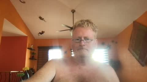 Snapshot of tomascausa chatting on July 21, 11:51 pm Hola online show from July 21, 11:51 pm