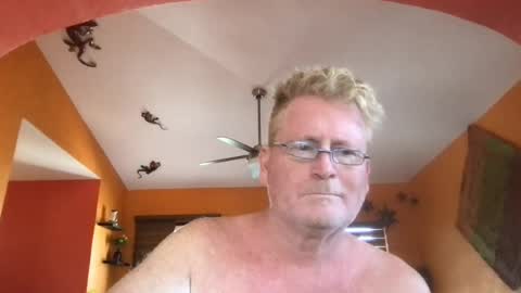 Snapshot of tomascausa chatting on July 28, 11:48 pm Hola online show from July 28, 11:48 pm