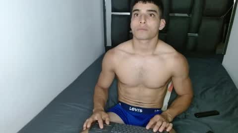 tomaz_18 online show from April 3, 11:47 pm