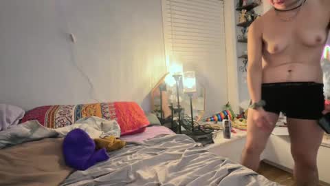 Snapshot of tomboy_titties chatting on October 11, 7:18 am tomboy_titties online show from October 11, 7:18 am