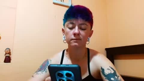 Snapshot of tomboyblue chatting on June 25, 1:37 pm Blue online show from June 25, 1:37 pm