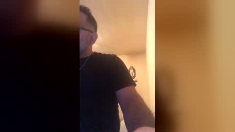 tomcop11111 online show from May 12, 1:58 am